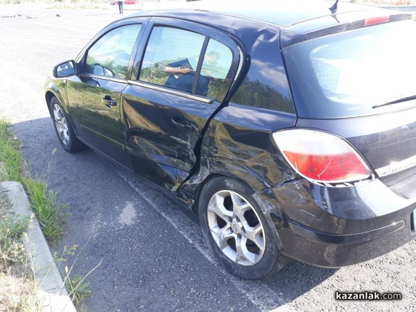 Отнето предимство сблъска още три коли на разклона за Шипка