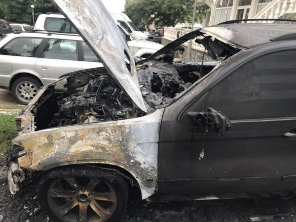 БМВ X5 изгоря в Източното тази сутрин