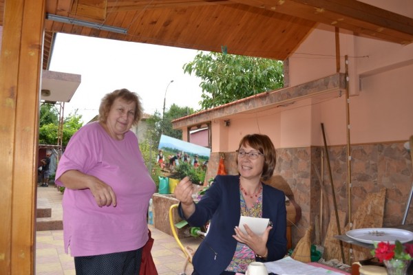 Община Казанлък и местният бизнес възстановиха покрива на ударената от мълния къща