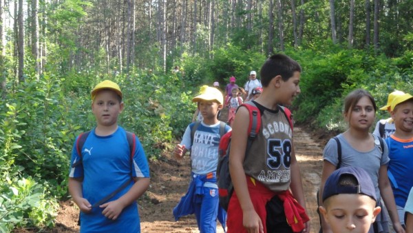 Децата на село Копринка си спретнаха образователен преход край язовира