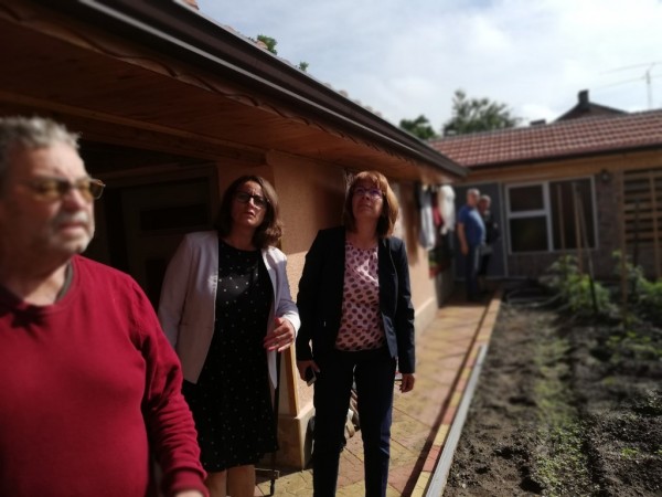 Община Казанлък и местният бизнес възстановиха покрива на ударената от мълния къща