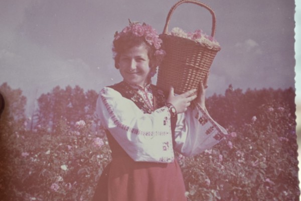 Община Казанлък и местният бизнес възстановиха покрива на ударената от мълния къща