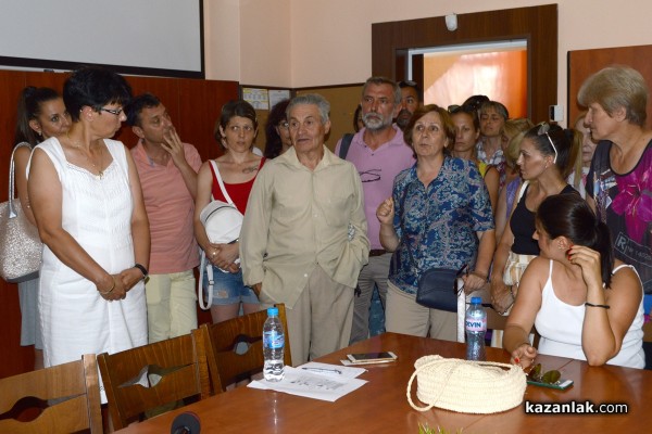 След вчерашната среща в ОУ “Георги Кирков“ отговори и решения все още няма