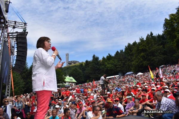 От 40 хиляди социалисти почервеня Бузлуджа днес