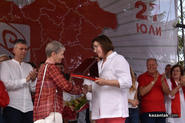 От 40 хиляди социалисти почервеня Бузлуджа днес