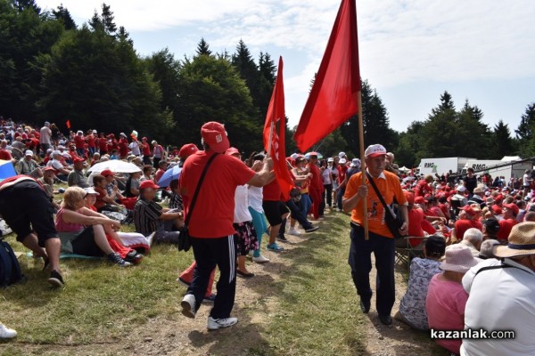 От 40 хиляди социалисти почервеня Бузлуджа днес
