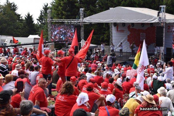 От 40 хиляди социалисти почервеня Бузлуджа днес