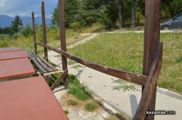 Вандали потрошиха и изгориха “Гледката“ на Тюлбето