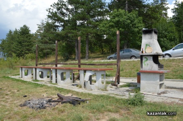 Вандали потрошиха и изгориха “Гледката“ на Тюлбето