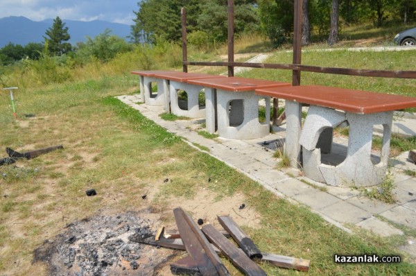 Вандали потрошиха и изгориха “Гледката“ на Тюлбето