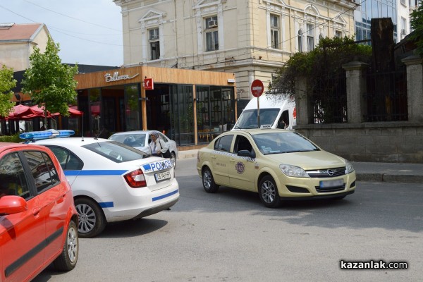 Такси удари пешеходец до “Аризона“