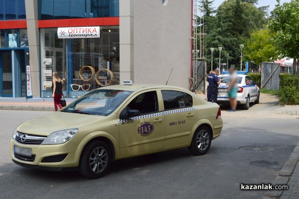 Такси удари пешеходец до “Аризона“