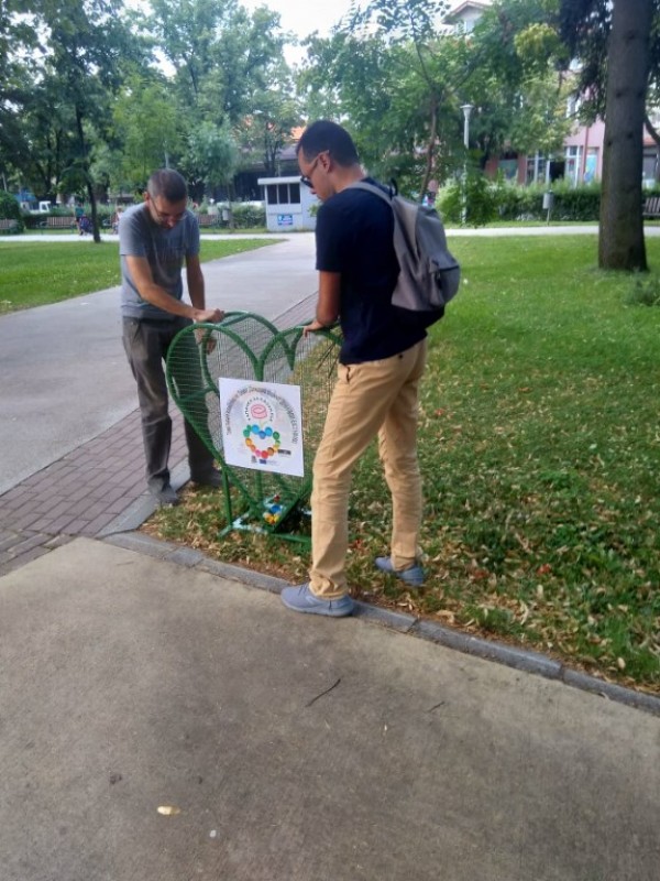 Казанлък вече има първото си сърце за капачки в Розариума 