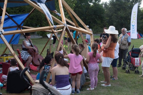 Казанлък вече има първото си сърце за капачки в Розариума 