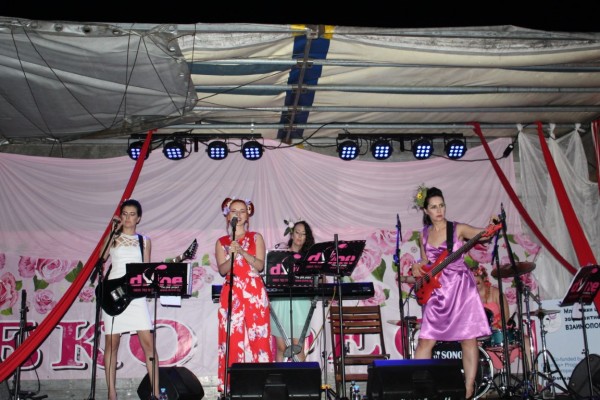 Казанлък вече има първото си сърце за капачки в Розариума 