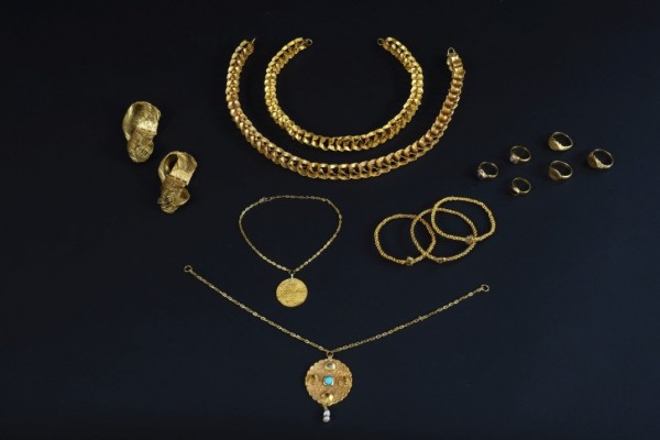 Изложба с над 240 съкровища от средновековието ще блестят в Казанлък