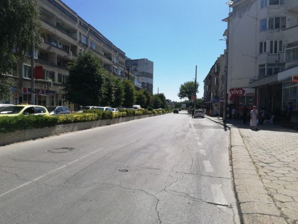 Общината ремонтира пътното платно до LIDL