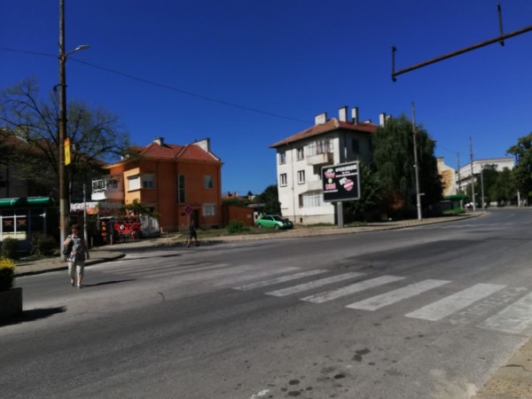 Общината ремонтира пътното платно до LIDL