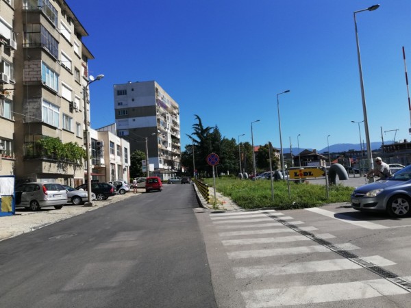 Общината ремонтира пътното платно до LIDL