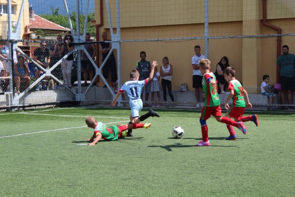 Малки футболисти показаха умения на турнир в Шейново