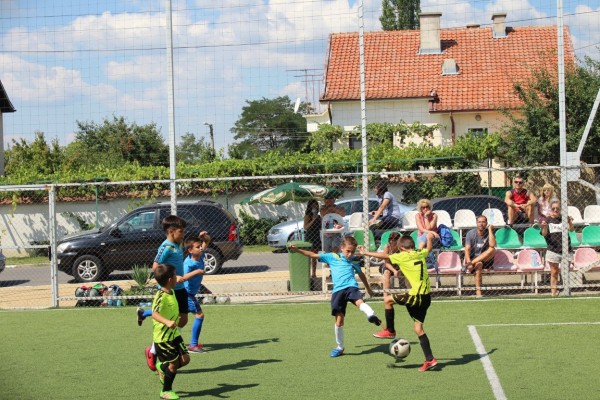 Малки футболисти показаха умения на турнир в Шейново