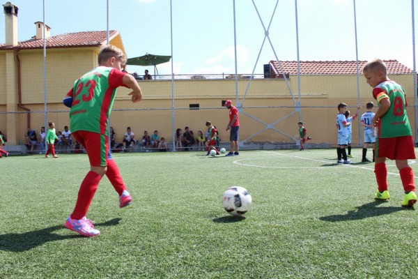 Малки футболисти показаха умения на турнир в Шейново