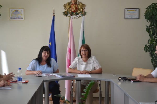 13 члена на Общинската избирателна комисия в Казанлък