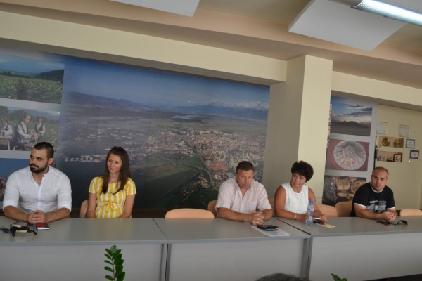 13 члена на Общинската избирателна комисия в Казанлък