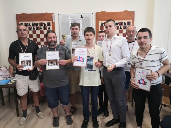 Казанлъчани с второ място на шах в отборна среща