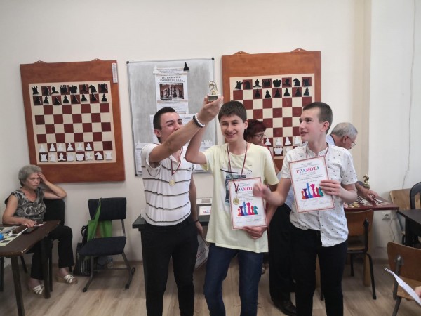 Казанлъчани с второ място на шах в отборна среща