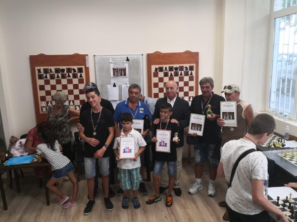 Казанлъчани с второ място на шах в отборна среща