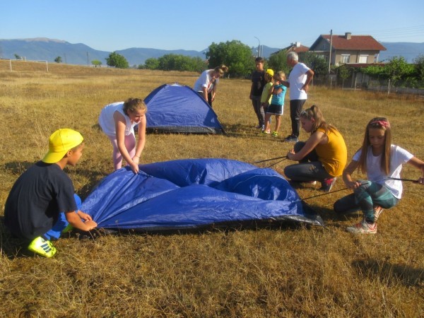 Деца от Копринка с нови умения, вече могат да разпъват палатки