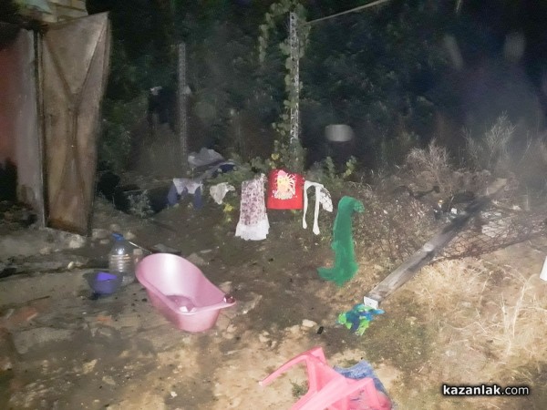 Изгоря напълно ромски вилает в Старите лозя