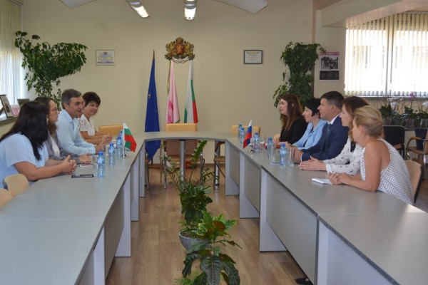 Среща в Общината с делегация от побратимения руски град Толиати