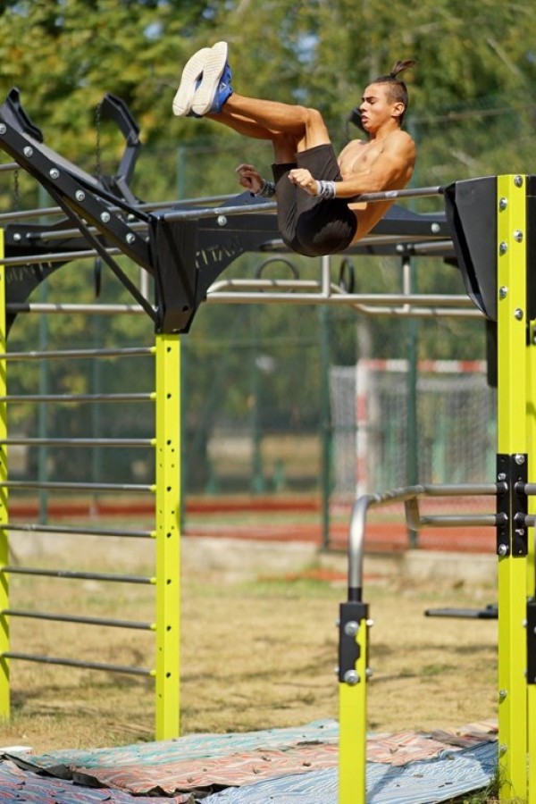 Смелчаци мериха сили в състезание по уличен фитнес