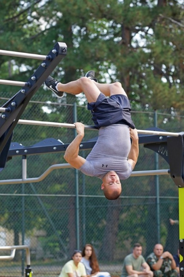 Смелчаци мериха сили в състезание по уличен фитнес