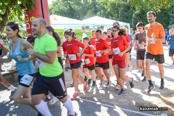 Наградиха най-бързите бегачи в първия полумаратон „Thracian Run” 