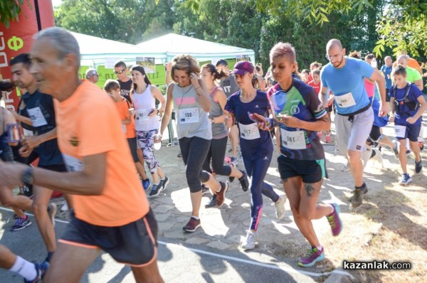 Наградиха най-бързите бегачи в първия полумаратон „Thracian Run” 