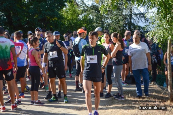 Наградиха най-бързите бегачи в първия полумаратон „Thracian Run” 