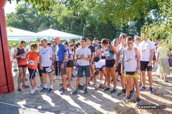 Наградиха най-бързите бегачи в първия полумаратон „Thracian Run” 
