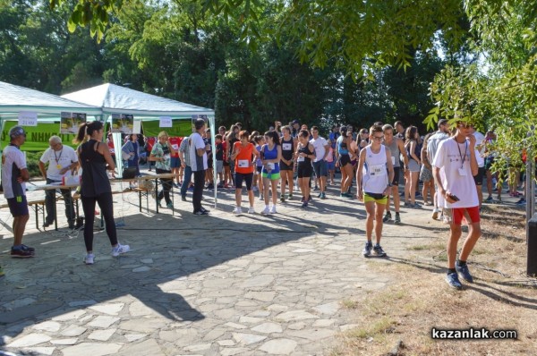 Наградиха най-бързите бегачи в първия полумаратон „Thracian Run” 