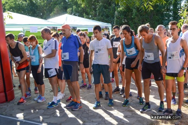 Наградиха най-бързите бегачи в първия полумаратон „Thracian Run” 