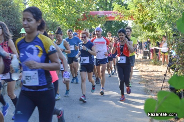 Наградиха най-бързите бегачи в първия полумаратон „Thracian Run” 