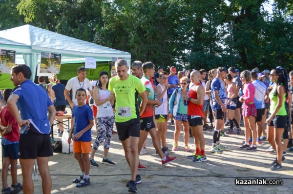 Наградиха най-бързите бегачи в първия полумаратон „Thracian Run” 