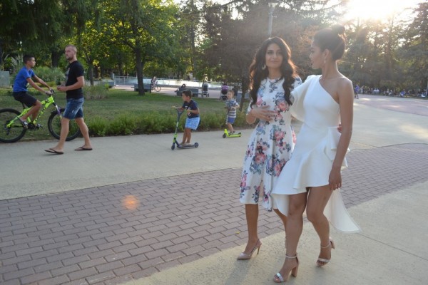 Кметът и Царица Роза 2019 посрещнаха Мис Китай в Казанлък