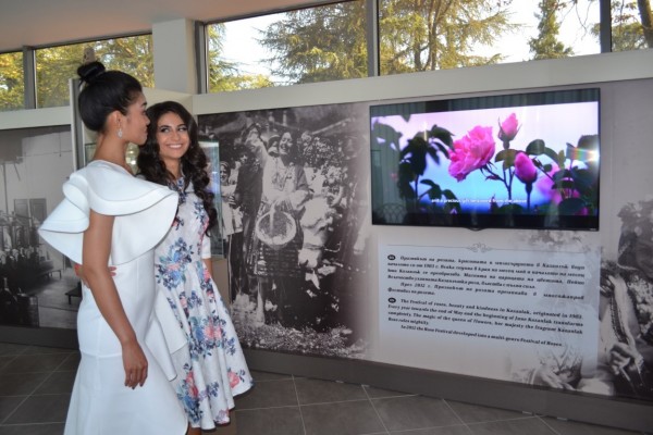 Кметът и Царица Роза 2019 посрещнаха Мис Китай в Казанлък