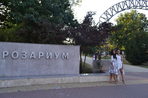 Кметът и Царица Роза 2019 посрещнаха Мис Китай в Казанлък