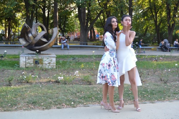 Кметът и Царица Роза 2019 посрещнаха Мис Китай в Казанлък