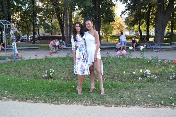 Кметът и Царица Роза 2019 посрещнаха Мис Китай в Казанлък