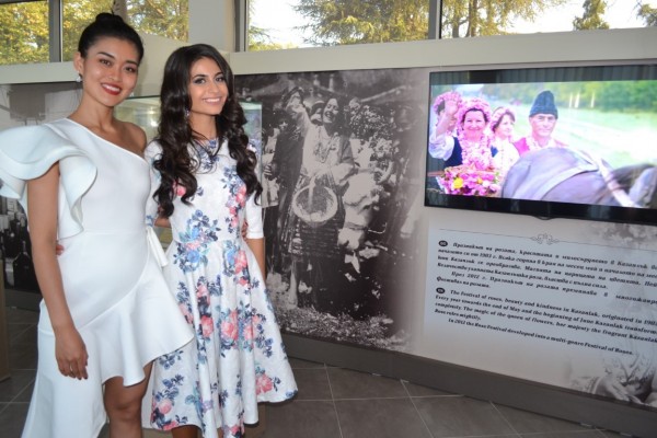 Кметът и Царица Роза 2019 посрещнаха Мис Китай в Казанлък